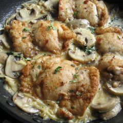 A picture of Chicken in Creamy Mushroom Sauce.