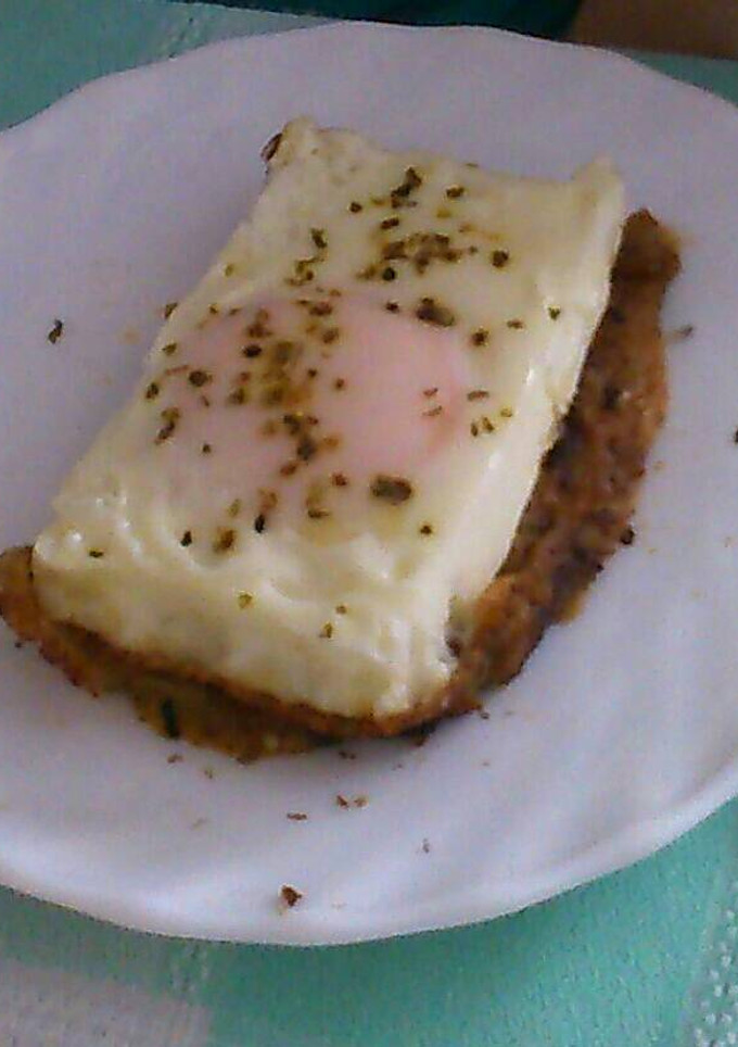 Una foto de Tapa con masa de croqueta y huevo