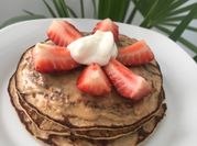 Una foto de pancakes con platano sin harina