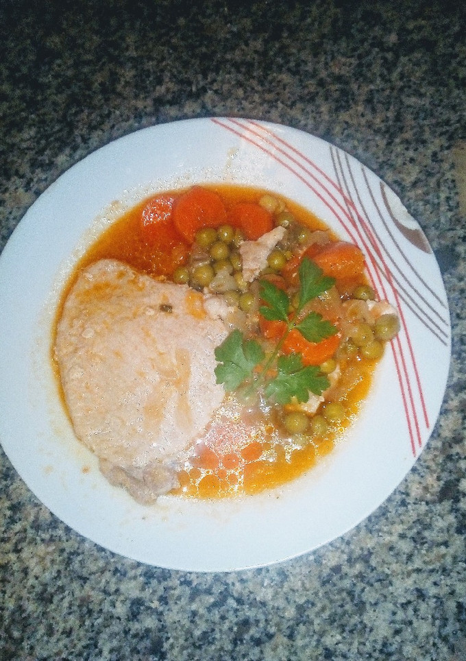 Una foto de Estofado de lomo con verduras