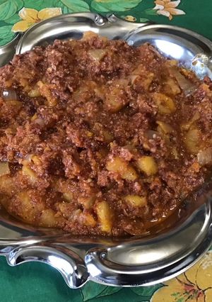 Une photo de Bœuf aux pommes et carottes sauce citron poivron