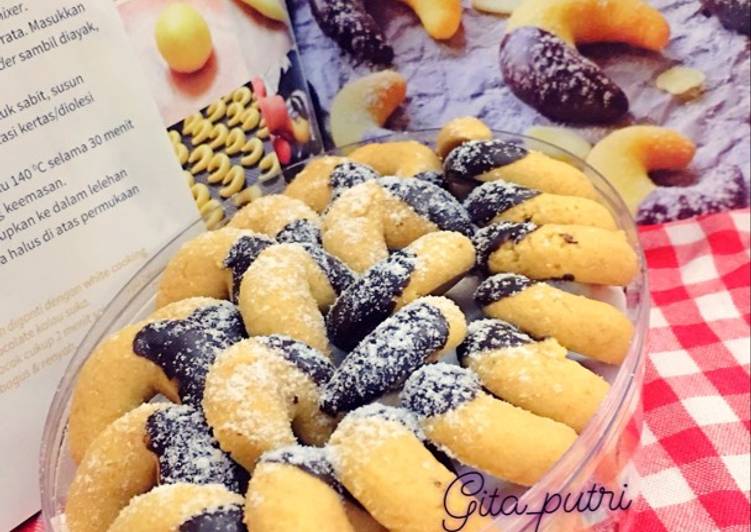 Recipe: Perfect Almond Crescent