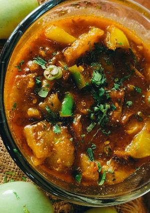 हरा टमाटर की खट्टी मीठी सब्जी (green tomoto sweet & sour sabji recipe in Hindi) रेसिपी मुख्य फोटो