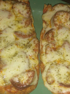 Una foto de Pan pizza con chorizo picante