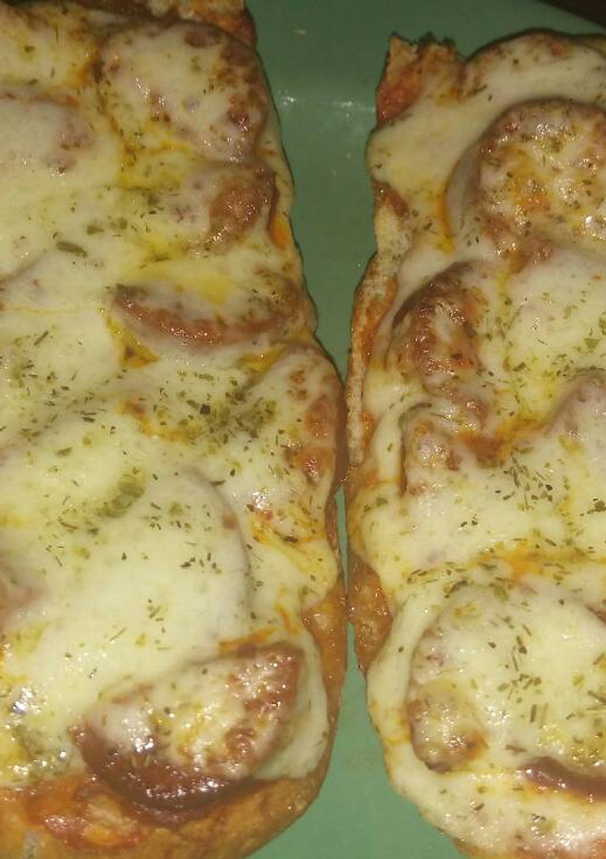 Una foto de Pan pizza con chorizo picante