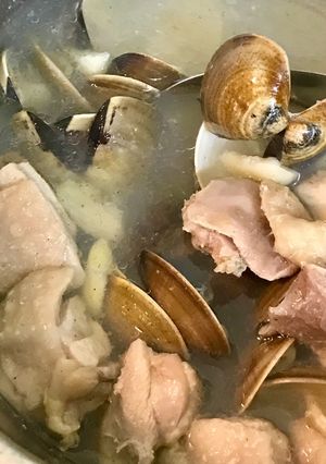 胡椒蛤蠣蒜頭雞湯（電鍋版） 的食譜成品照片