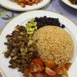 طبق مكسيكي (ارز ولحم مفروم وفاصوليا وافوكادو)