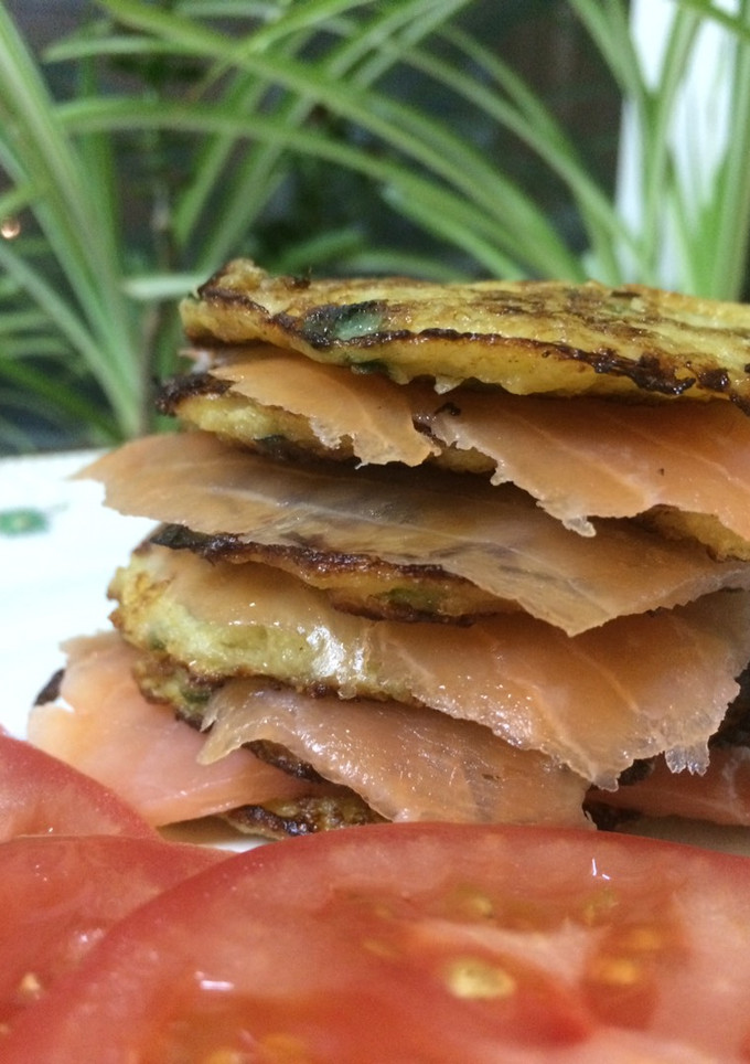 Una foto de Tortitas de patata con salmón