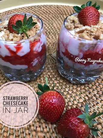 Cara Gampang Menyiapkan Resep Strawberry Cheesecake in Jar yang Lezat Anti Ribet, Menggugah Selera