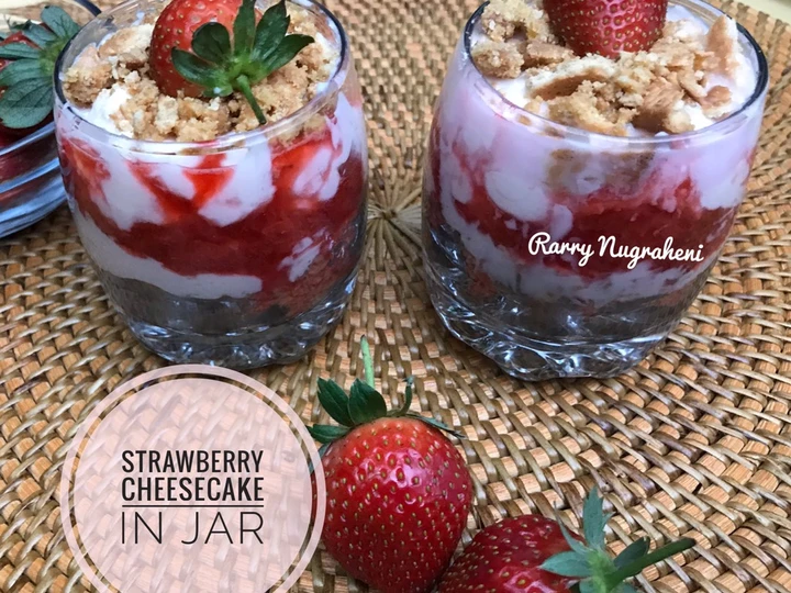 Cara Gampang Menyiapkan Resep Strawberry Cheesecake in Jar yang Lezat Anti Ribet, Menggugah Selera