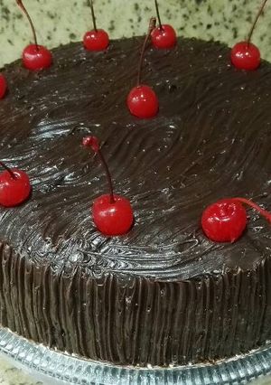 Una foto de Mi chocolate cake!...relleno de crocante de pecanas y Fudge!💕