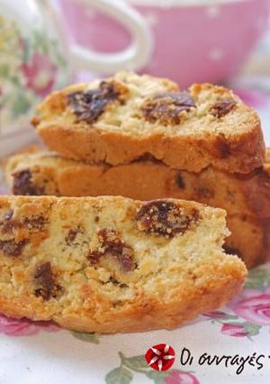 A picture of Biscotti with figs and anise.