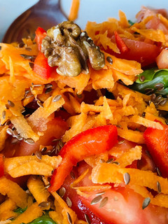Una foto de Ensalada colorida