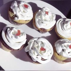 A picture of Vanilla Cupcakes #bakingcontest.