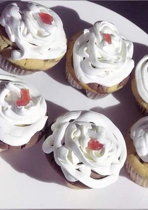 A picture of Vanilla Cupcakes #bakingcontest.