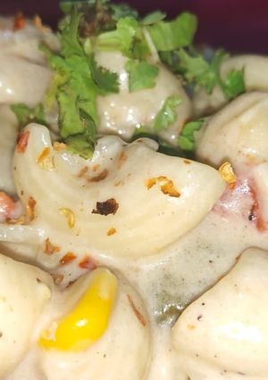 A picture of Creamy mayonnaise white sauce pasta.