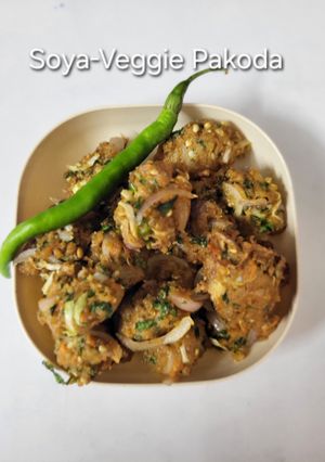 A picture of Crispy Protein-Rich Soya-Veggie Pakora.