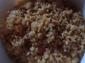 Una foto de Arroz apastelado con maíz y zanahoria