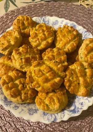 Medvehagymás sajtos pogácsa recept fotója