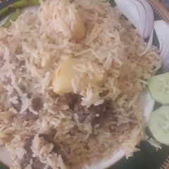 A picture of Aloo mutton yakhni polao.