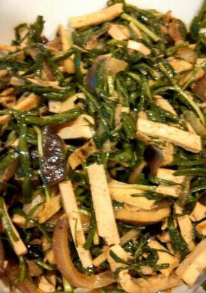 A picture of Sauté Dry tofu and garlic chive 韭菜炒豆干#家常快炒##Vegan#.