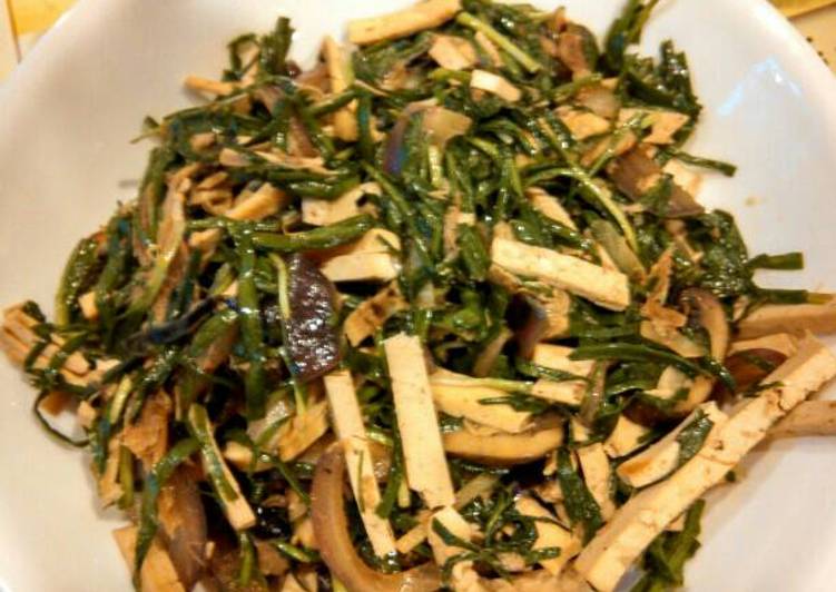 Sauté Dry tofu and garlic chive 韭菜炒豆干#家常快炒##Vegan#