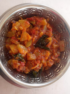 சுரைக்காய் கிரேவி (Suraikkaai gravy recipe in tamil) செய்முறை முக்கிய புகைப்படம்