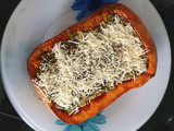 Calabaza rellena con espinaca, brócoli y arroz