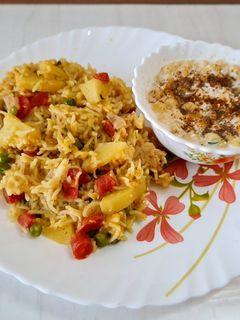वेजिटेबल खिचड़ी (Vegetable khichdi recipe in hindi) रेसिपी मुख्य फोटो