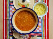 Una foto de sopa de ajo