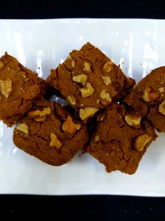 बनाना ओट्स केक (banana oats cake recipe in hindi) रेसिपी मुख्य फोटो