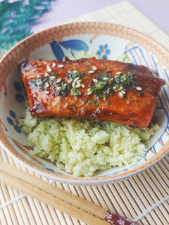 Foto resep Ikan Salmon Teriyaki Donburi ala Jepang dengan nasi kembang kol untuk diet
