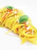 Spaghetti allo zafferano con peperoni e salsa di gorgonzola