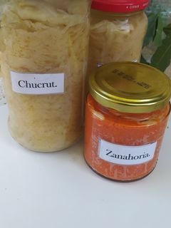 Una foto de Repollo y Zanahoria Fermentados / Chucrut