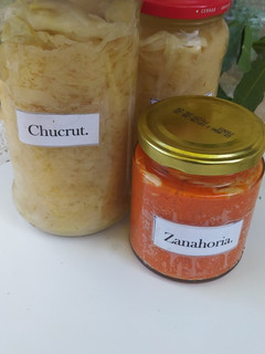 Una foto de Repollo y Zanahoria Fermentados / Chucrut