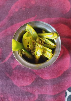 A picture of Green chilli pickle.