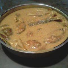 A picture of Brinjal hilsha curry.