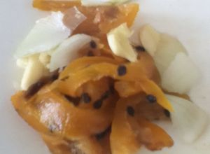 Una foto de Chiles navideños manzanos  dulces con queso y cebolla la güerita