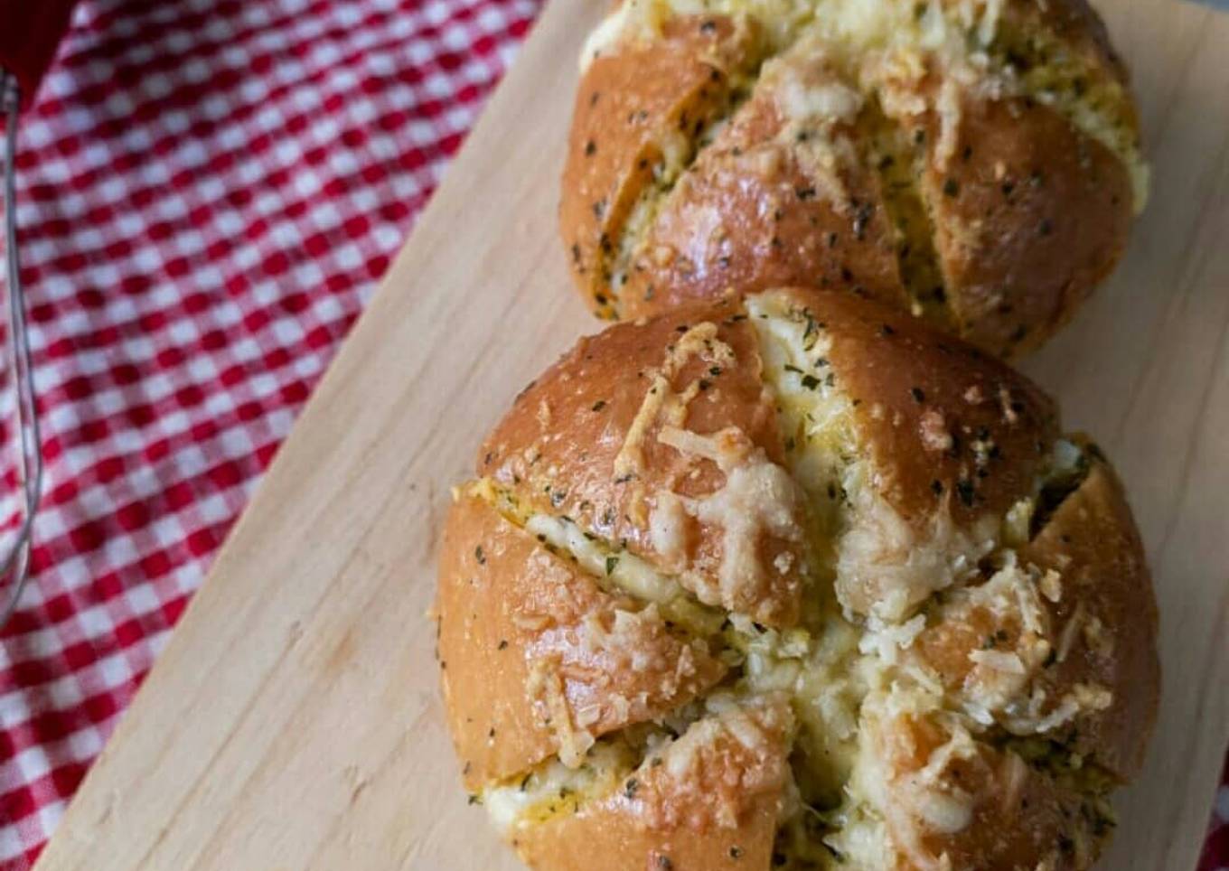 Korean Garlic Cheese Bread