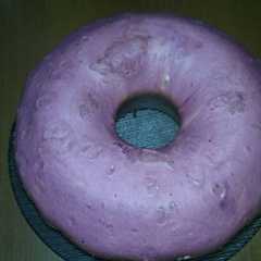 Una foto de Budincito con un toque rosado....acompañado de un merengue rosa