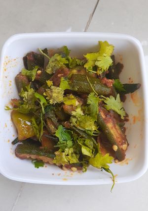 ભીંડા નું શાક (Bhinda Shak Recipe In Gujarati) રેસીપી મુખ્ય ફોટો
