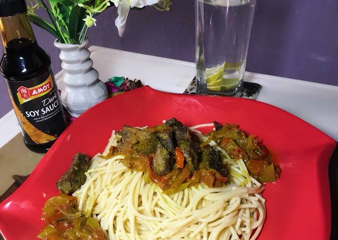 Spaghetti and beef sauce with lime water