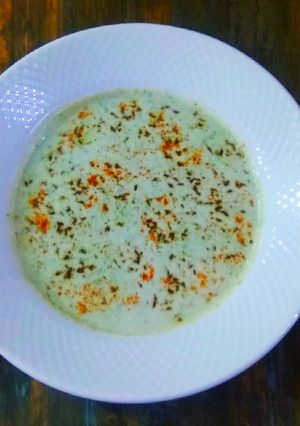 A picture of Spinach raita.