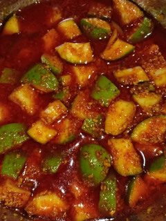 કેરી નું તાજુ અથાણું (Mango Pickle Recipe In Gujarati) રેસીપી મુખ્ય ફોટો