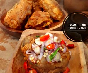 Mudahnya Membuat Ayam geprek sambel matah Enak dan Sehat Mudahnya Membuat Ayam geprek sambel matah Enak dan Sehat