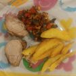 Solomillo con verduras al wok y papas al horno
