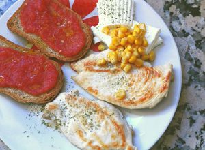 Una foto de Plato combinado sano🍖🍅 (perfecto para el embarazo) 🎶🌈