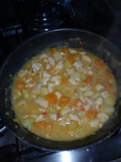 Una foto de Pollo con verduras a la cacerola