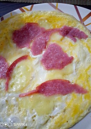 Une photo de Omelette aux Fromages et Salami