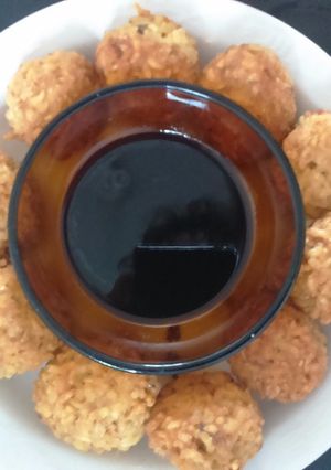 Una foto de Bolitas de arroz con atún